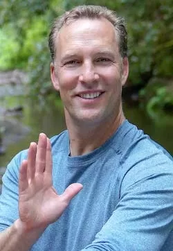 Lee Holden Qi Gong Expert